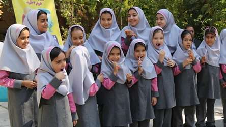 پویش ملی سلامت دهان و دندان با عنوان «دو دو تا یادت نره» در شهرستان‌های جهرم و خفر با همکاری تنگاتنگ آموزش و پرورش